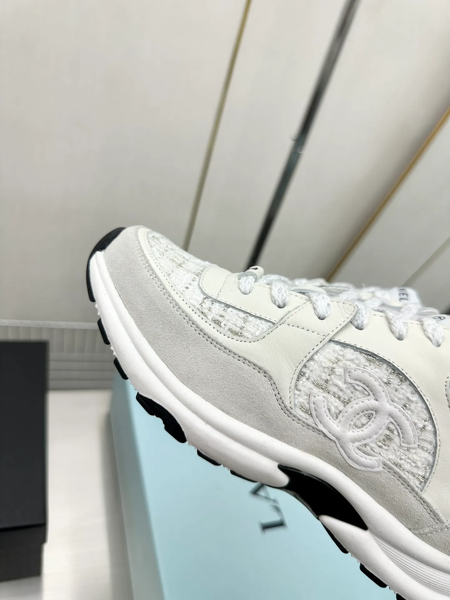 👟👟Ex-factory price 480 👟👟 Women's Shoes Women's Clothing Women's Shoes Women's Clothing Women's Shoes Women's Clothing Women's Shoes Women's Clothing Chanel Chanel - 2023 Counter Top Casual Sports Shoes This classic design; the upper is electro-embroidered with a variety of craftsmanship; the outsole is fashionable and sporty; extraordinary inclusion of a variety of color matching elements... The diversified mix and match is very beautiful and versatile, and can be used for leisure, fashion, sports, and outdoor... ꫛꫀꪝ Go➫ Material: ❶Upper is made of: original imported mercerized velvet + double-layer breathable mesh ❷Inside is made of: original imported breathable mesh ❸Outsole is based on: original T👟👟factory price U combination outsole. Counter boutique packaging complete set for women 35–41 and men 38-46